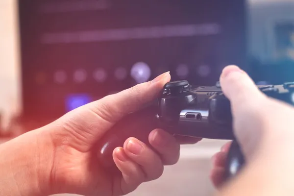 Jogador Feminino Mão Jogar Jogos Vídeo Console Com Controle Sem — Fotografia de Stock