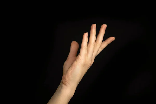 Elegante Jonge Meisje Hand Gebaar Geïsoleerd Een Zwarte Achtergrond — Stockfoto