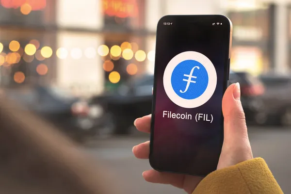 Filecoin Fil Cryptocurrency Szimbólum Logó Üzleti Pénzügyi Koncepció Kézzel Okostelefon — Stock Fotó