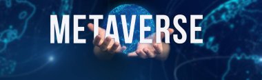 Metaverse evren bayrağı. İnternet dijital dönüşümü, yeni nesil teknoloji çağı. Küresel sanal gerçekliğe sahip eller, sosyal medya platformu. İş arka planı çift pozlama 
