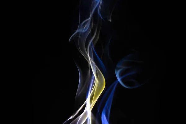 Абстрактный Свечной Дым Течет Черном Фоне Цветная Фактура Тумана — стоковое фото