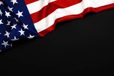 Anma Günü için Amerikan bayrağı, 4 Temmuz ya da İşçi Bayramı. Siyah arkaplanda ABD bayrağı, kopyalama alanı, üst görünüm
