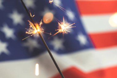 Amerikan bayrağı ve maytap. ABD, 4 Temmuz kutlamaları 