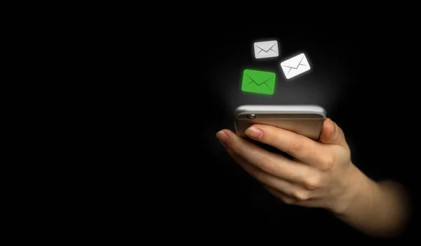 Mail Sociální Média Ruční Používání Smartphonu Ikonou Nových Zpráv Obchodní — Stock fotografie