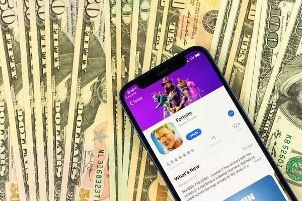 Kharkov Ukraine January 2022 Fortnite App Apple Iphone Backgound Money — Φωτογραφία Αρχείου