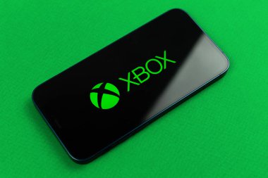 Kharkov, Ukrayna - 19 Ocak 2021: Xbox logosu yakın plan. İş, stok ve ticaret geçmişi fotoğrafı