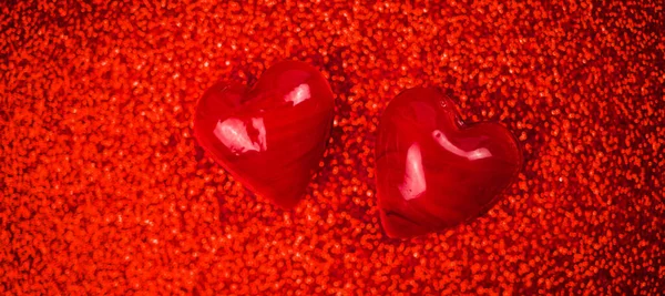 Két Piros Szív Zászló Csillogó Háttérrel Valentin Nap Február Ünnep — Stock Fotó