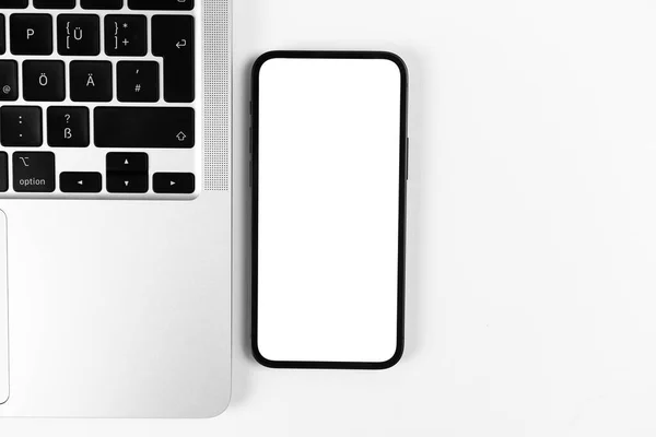 Flat Lay Smartphone Mockup Desktop Escritório Com Laptop Fundo Brilhante — Fotografia de Stock