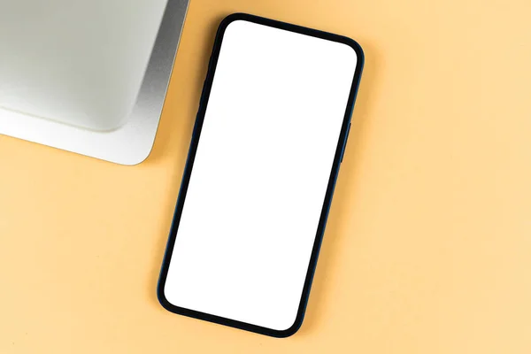 Flat Lay Smartphone Maqueta Horizontal Escritorio Oficina Con Ordenador Portátil —  Fotos de Stock