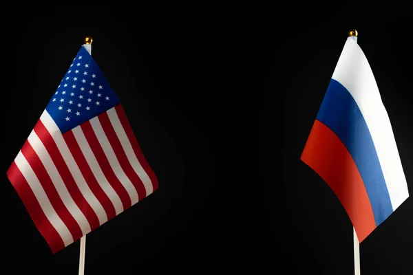 Usa Rusland Vlaggen Zwarte Achtergrond Kopieer Ruimte Foto Begrip Wereldcrisis — Stockfoto