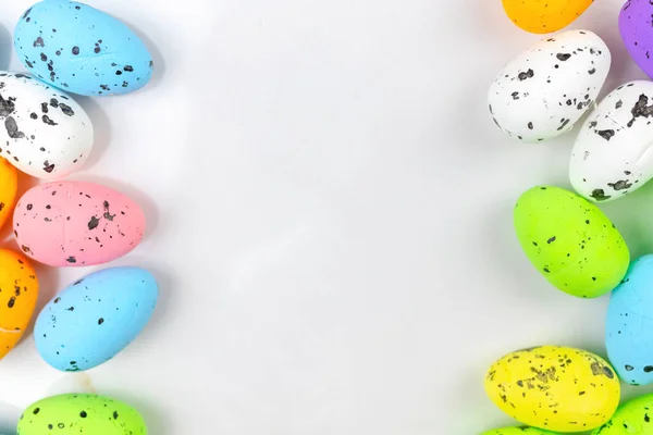 Huevos Coloridos Pascua Diseño Borde Dos Lados Feliz Concepto Saludos —  Fotos de Stock