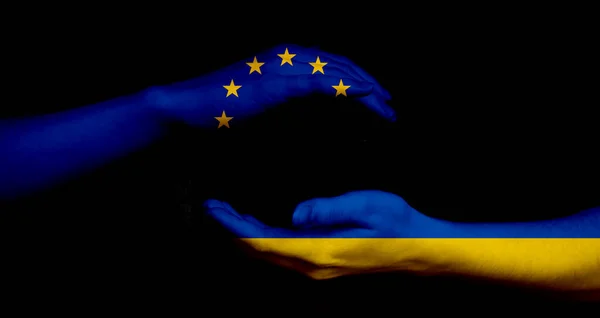 Banderas Manos Unión Europea Ucrania Sobre Fondo Negro Paz Concepto — Foto de Stock