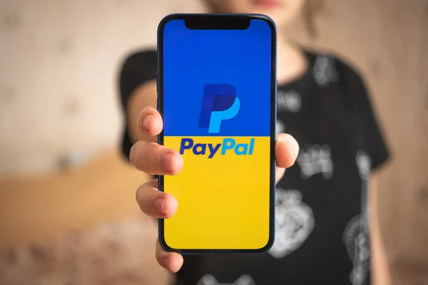 Kharkov Ukrajna Március 2022 Paypal Ukrajnában Háttér Mobiltelefon Modern Online — Stock Fotó