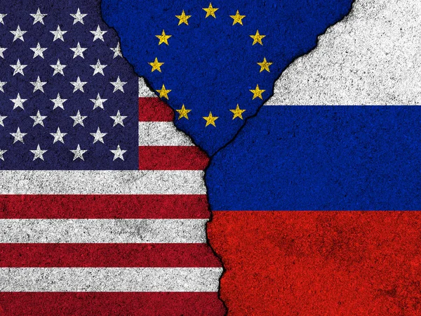 Sancties Van Tegen Rusland Vlaggen Gebarsten Muur Achtergrond Militair Conflictconcept — Stockfoto