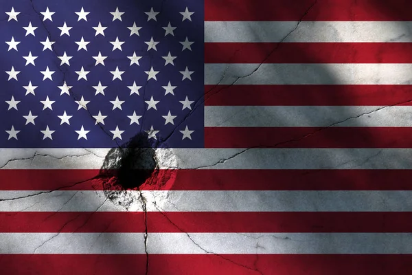 Amerikai Zászló Nagy Repedéssel Vagy Golyó Ütötte Lyukkal Katonai Konfliktus — Stock Fotó