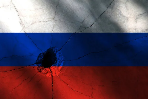 Російський Прапор Великою Тріщиною Або Діркою Від Кулі Військовий Конфлікт — стокове фото