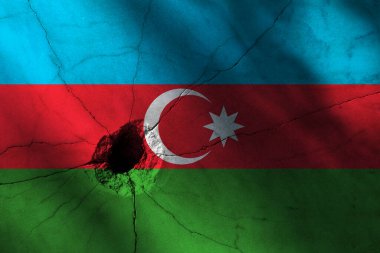 Büyük çatallı ya da kurşun delikli Azerbaycan bayrağı. Ülke konseptinde askeri çatışma ve savaş fotoğrafı
