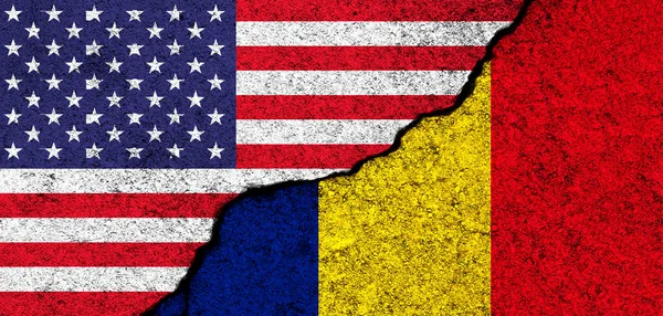 Estados Unidos Rumanía Banderas Pintadas Sobre Muro Hormigón Agrietado Estados — Foto de Stock