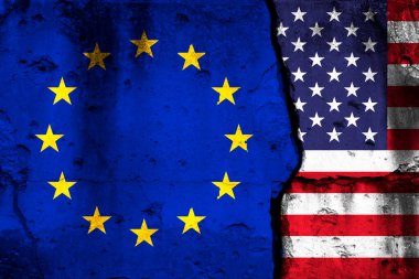 Avrupa Birliği ve Amerika Birleşik Devletleri krizi. Kırık duvarda ulusal bayraklar olan bir arka plan 