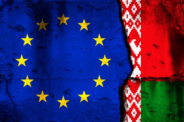 Crisis Unión Europea Belarús Fondo Con Banderas Nacionales Pared Agrietada — Foto de Stock