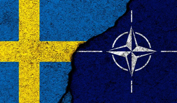 スウェーデンとNato ロシアとの軍事衝突 コンクリートで描かれた旗 ウェブサイトの背景 — ストック写真