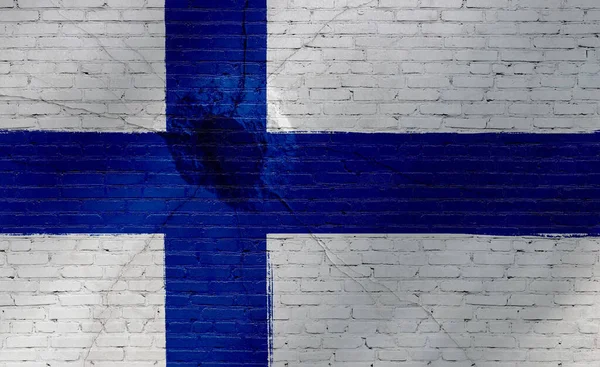 フィンランドの国旗の背景 軍事紛争と戦争の概念の後に損傷した旗 — ストック写真