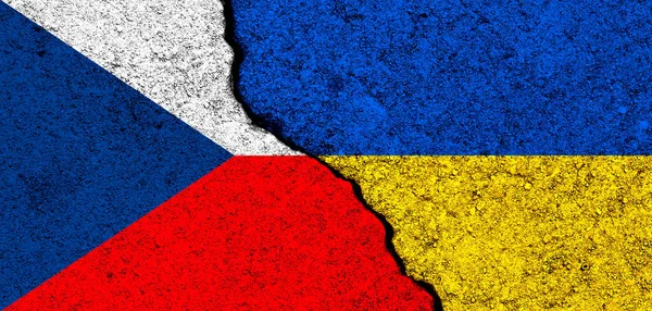 乌克兰和捷克共和国的国旗 支助和帮助 武器和军事装备 伙伴关系和外交 人道主义援助和对乌克兰难民的捐赠 — 图库照片