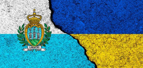 乌克兰和圣马力诺的国旗 支助和帮助 武器和军事装备 伙伴关系和外交 人道主义援助和对乌克兰难民的捐赠 — 图库照片