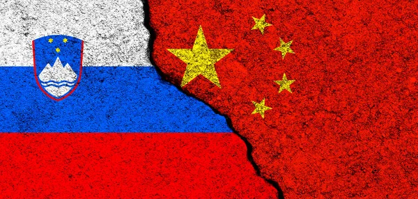 Κίνα Και Σλοβενία Σημαίες Φόντο Έννοια Της Πολιτικής Της Οικονομίας — Φωτογραφία Αρχείου