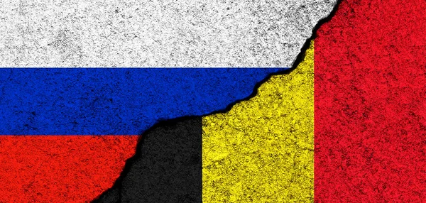 Rusya ve Belçika 'nın bayrakları. Diplomasi ve siyaset, çatışma ve rekabet, ortaklık ve işbirliği kavramı