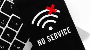 Servis ekranı olmayan akıllı telefon. İletişim, hücresel sorun, kötü internet bağlantısı kavramı 