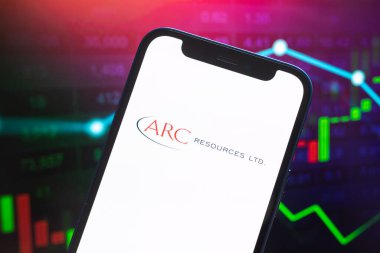 Poltava, Ukrayna - 12 Mayıs 2022: ARC Kaynakları logo şirketi, doğalgaz ve petrol fiyatları, enerji sanayii. Petrol borsası grafikleri, küresel finans geçmişi. Benzin ve dizel konsept fotoğraf
