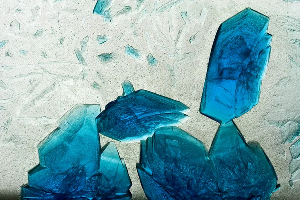 Кристаллы сульфата меди — стоковое фото