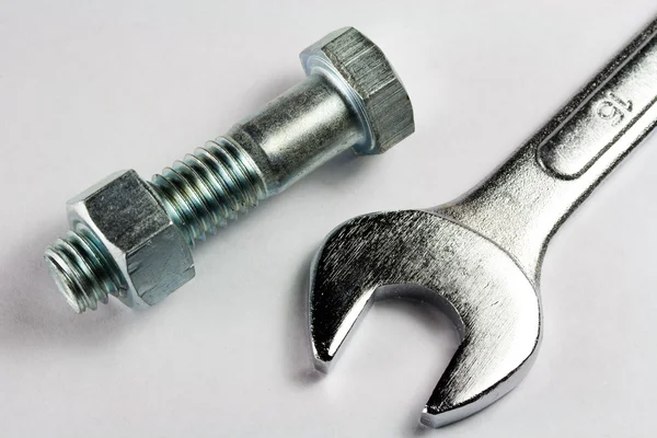 Klíč, matice a šrouby — Stock fotografie