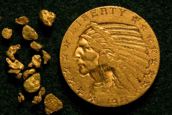 1911 Indian Head Five Dollar Gold Coin and Nuggets — Stock Photo, Image