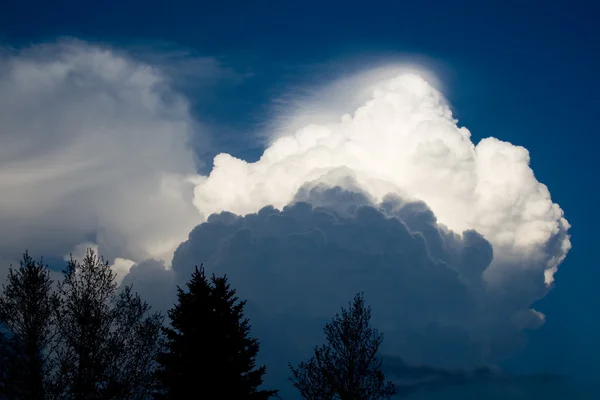 Costruire nuvole di tempesta - Meteo tempestoso — Foto Stock