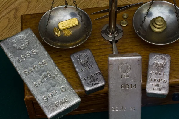 Silver Bars on Antique Balance Scale — Stock Photo, Image