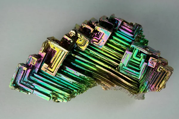 Crystalline Bismuth Metal Iridescent Colors — 图库照片