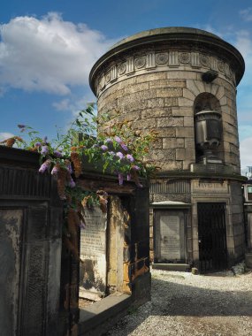 Edinburgh İskoçya 'daki David Hume mezarı.