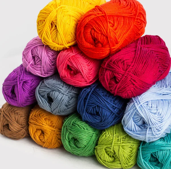 Rainbow Colored Skeins Yarn Stacked Pyramid Light Background — ストック写真