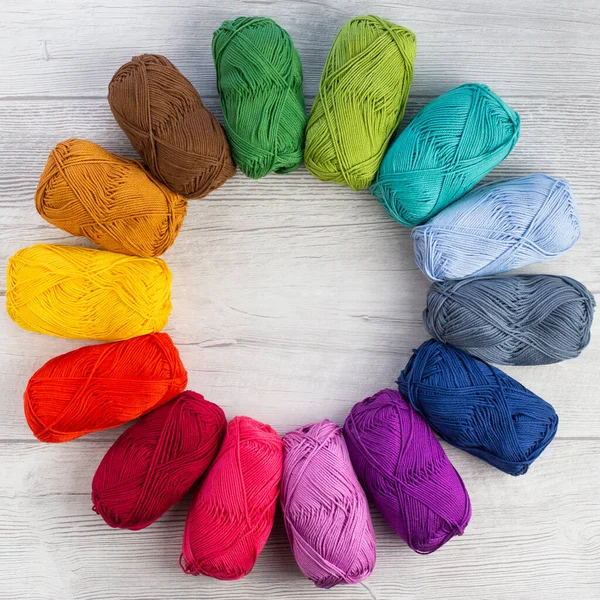 Rainbow Colored Skeins Yarn Laid Out Circle Arranged Light Background — ストック写真