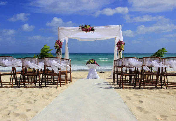 Preparación de bodas en playa mexicana Imagen de archivo