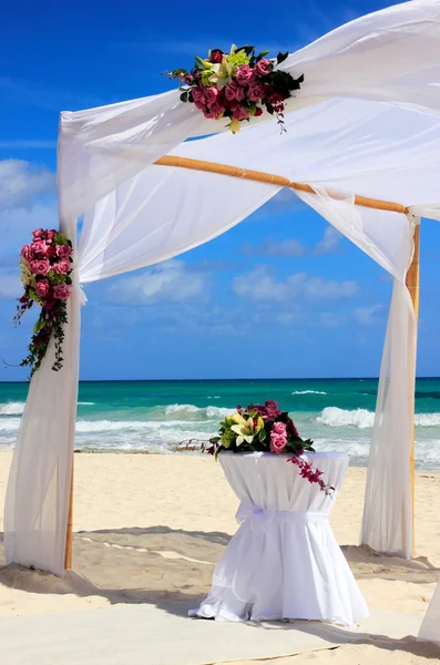 Cerimonia nuziale nel paradiso tropicale — Foto Stock