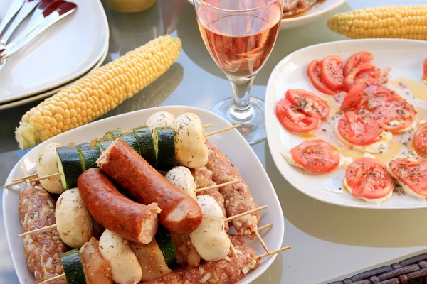 Comida cruda lista para asar en verano —  Fotos de Stock