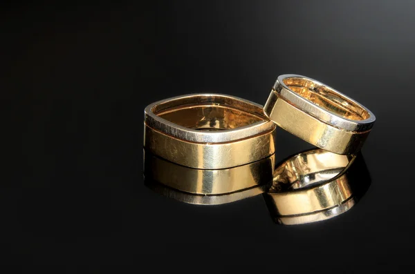 Anéis de casamento quadrados exclusivos — Fotografia de Stock