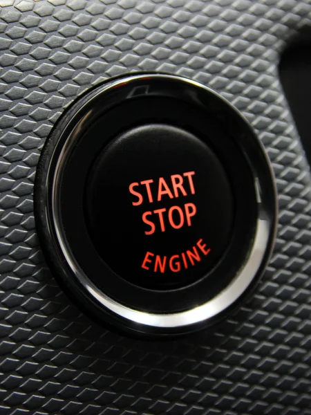 Botón de arranque del motor Stop en coche deportivo —  Fotos de Stock