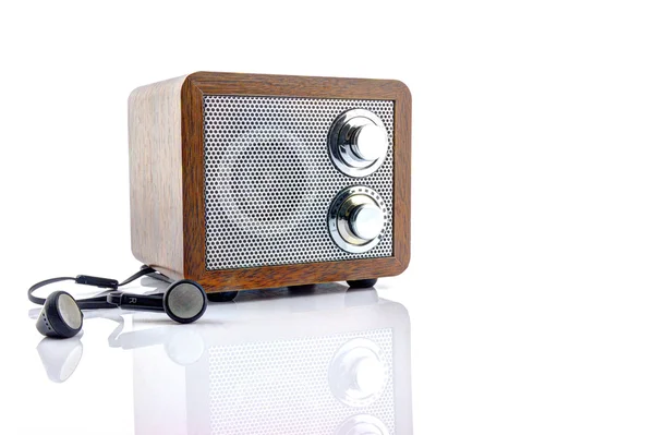 Retro tarzı mini radyo çalar — Stok fotoğraf