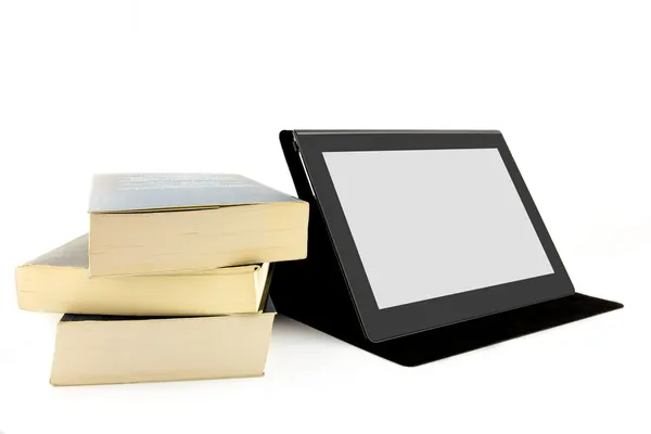 Knihy a tablet zařízení — Stock fotografie