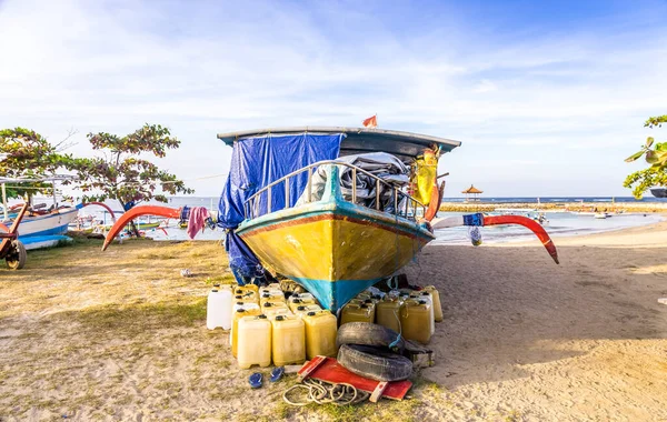 Barca Pesca Tradizionale Colorata Sulla Riva Balinese Indonesia — Foto Stock