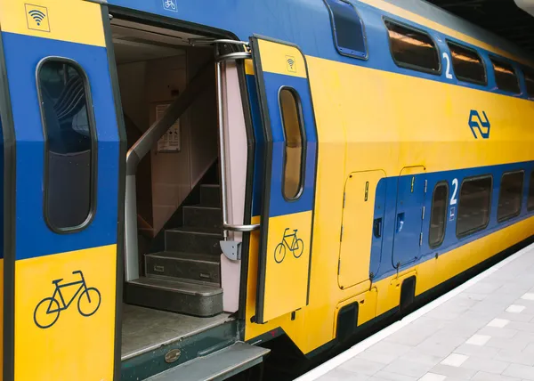 Zug am Bahnhof Eindhoven — Stockfoto